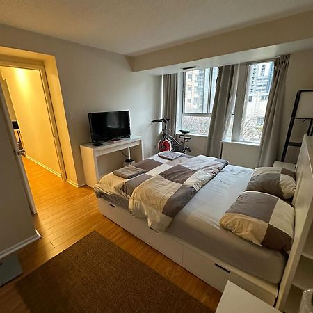 Best Location In Downtown- Walking To Eaton Centre, Nathan Phillips Square, Yonge-Dundas, Ikea,Transit 多伦多 外观 照片