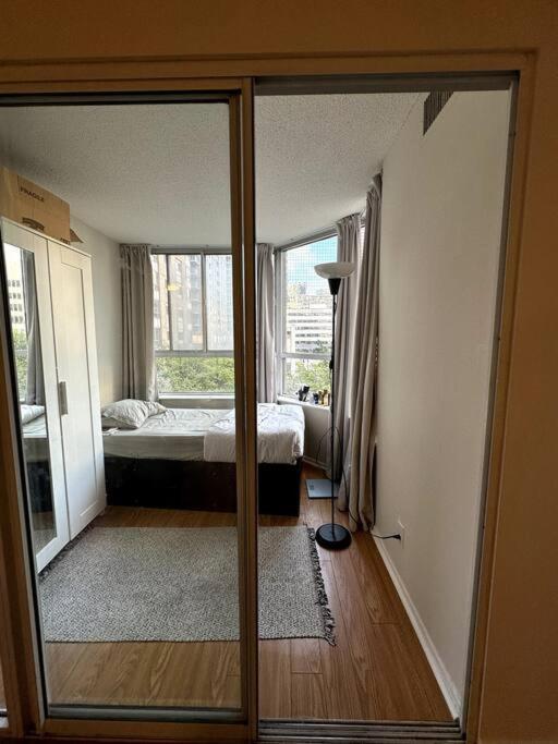 Best Location In Downtown- Walking To Eaton Centre, Nathan Phillips Square, Yonge-Dundas, Ikea,Transit 多伦多 外观 照片