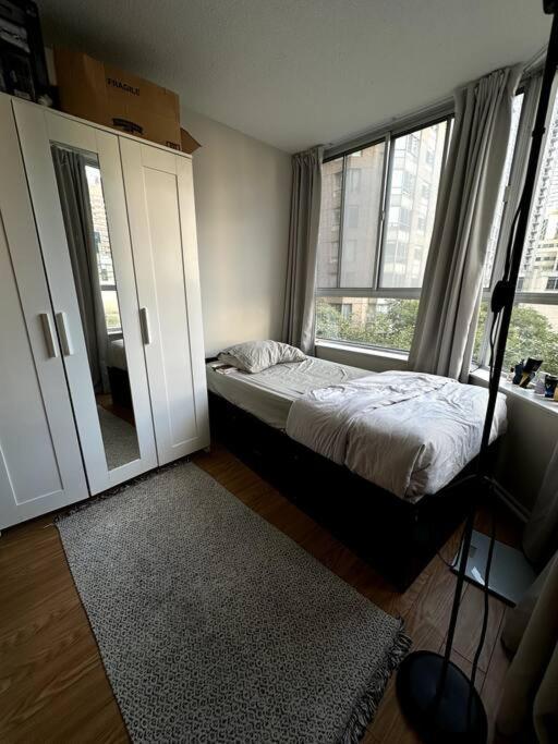 Best Location In Downtown- Walking To Eaton Centre, Nathan Phillips Square, Yonge-Dundas, Ikea,Transit 多伦多 外观 照片