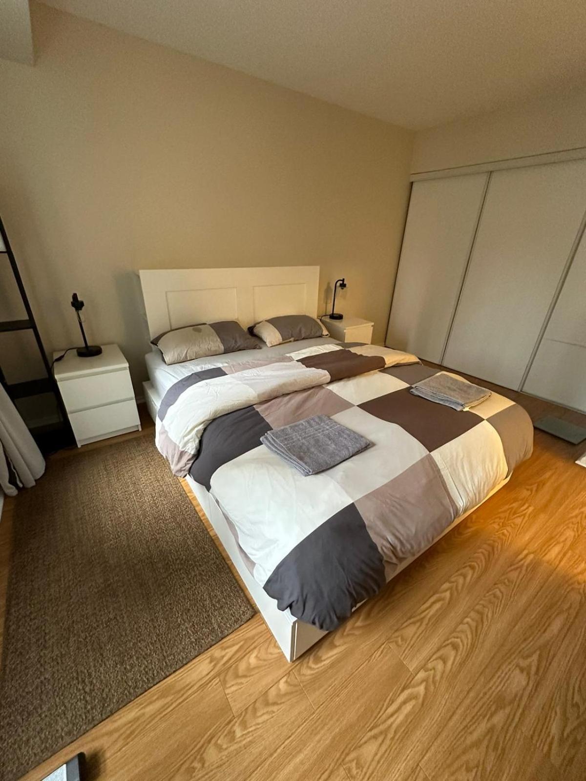 Best Location In Downtown- Walking To Eaton Centre, Nathan Phillips Square, Yonge-Dundas, Ikea,Transit 多伦多 外观 照片