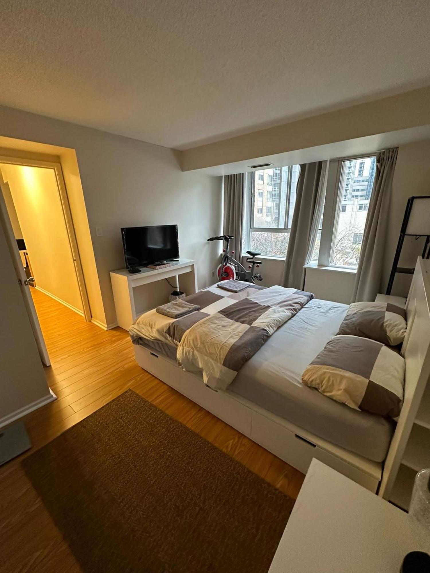 Best Location In Downtown- Walking To Eaton Centre, Nathan Phillips Square, Yonge-Dundas, Ikea,Transit 多伦多 外观 照片